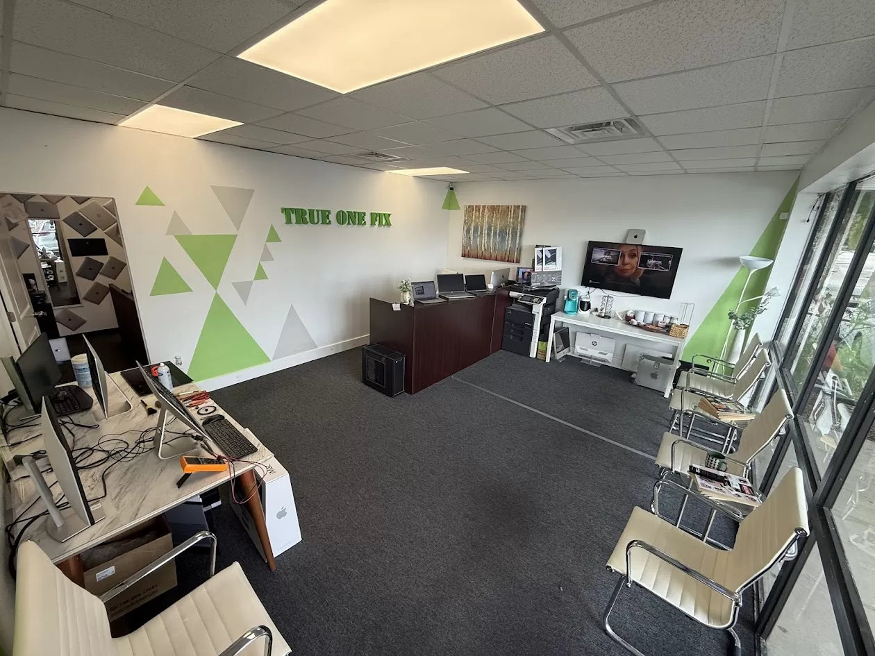 Front entrance of Trueonefix – Expert Laptop & Gaming PC Service in Tampa
